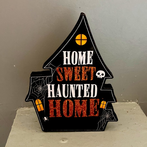 HP Brand NWT Home Sweet Haunted Home Shaped Table Top/Ledge Halloween Decor Sign - Picture 1 of 8